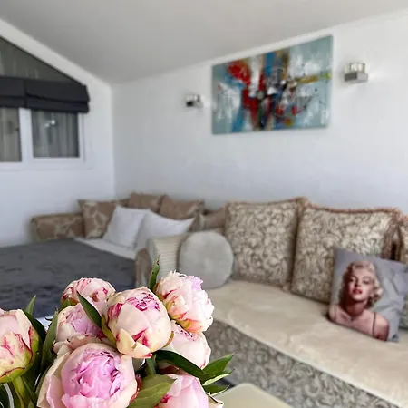 Done Kandybone Guest house *